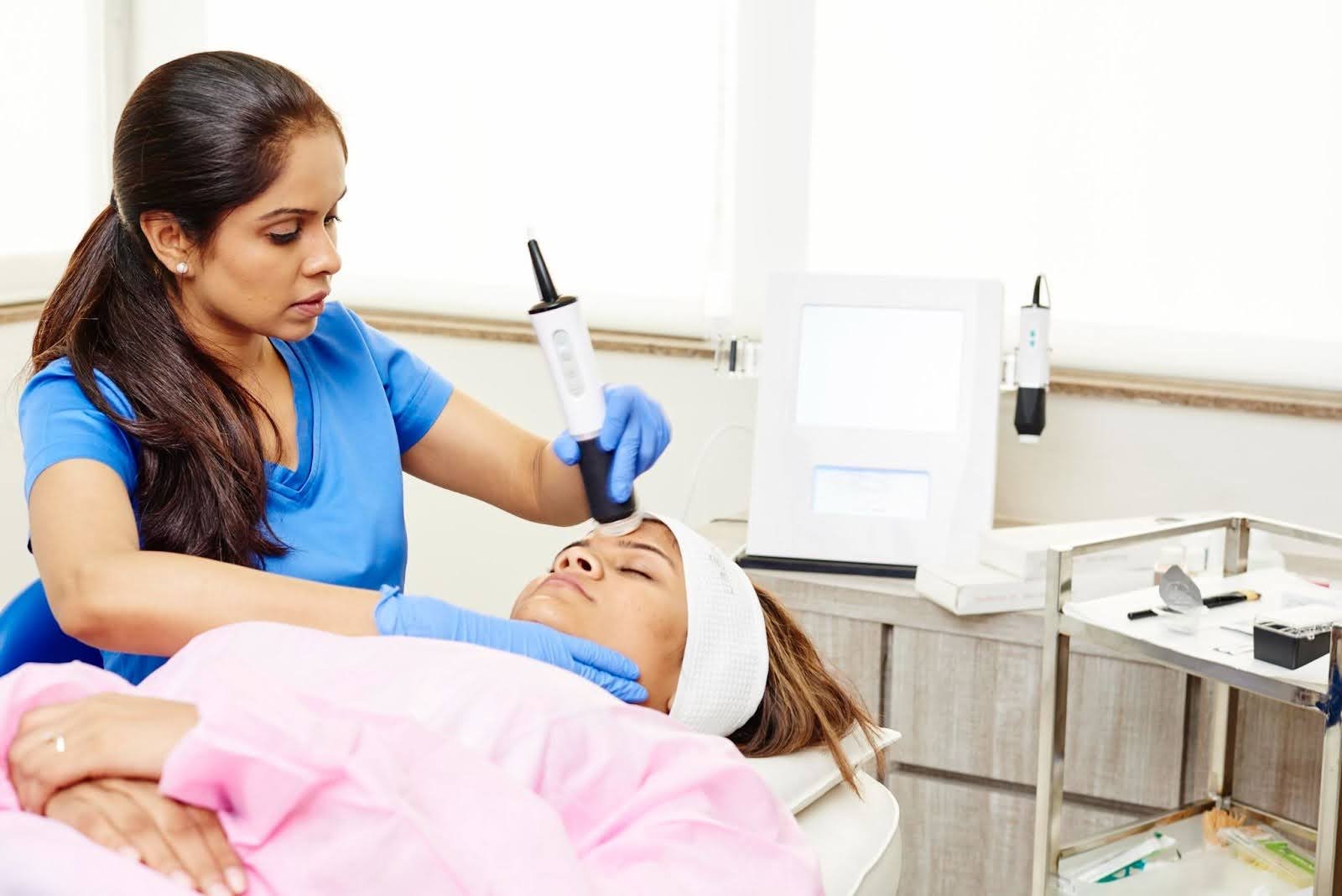Top Clinics for HydraFacial in Pune – Glow Like Never Before
